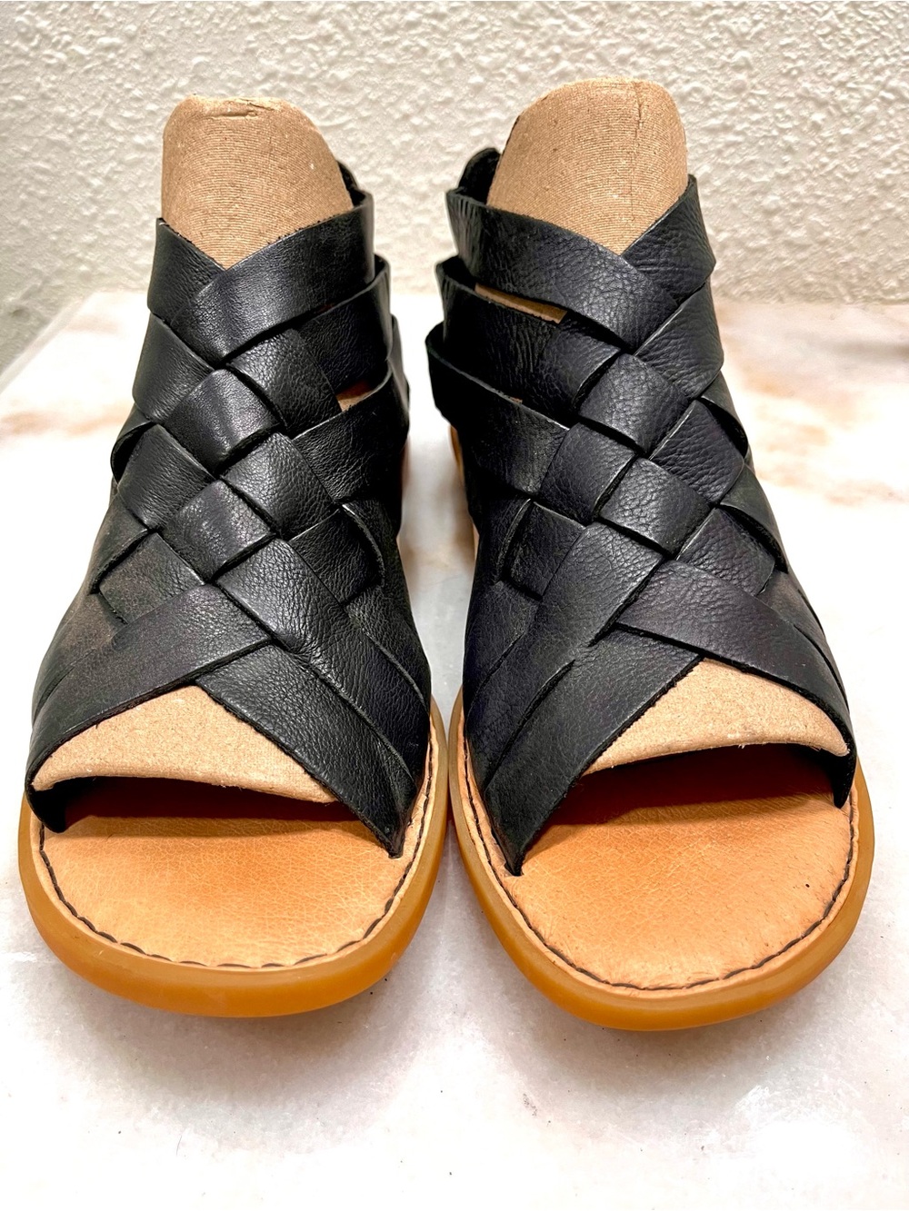 Børn Black Woven Leather Sandals Women’s 8 NWOT Never Worn